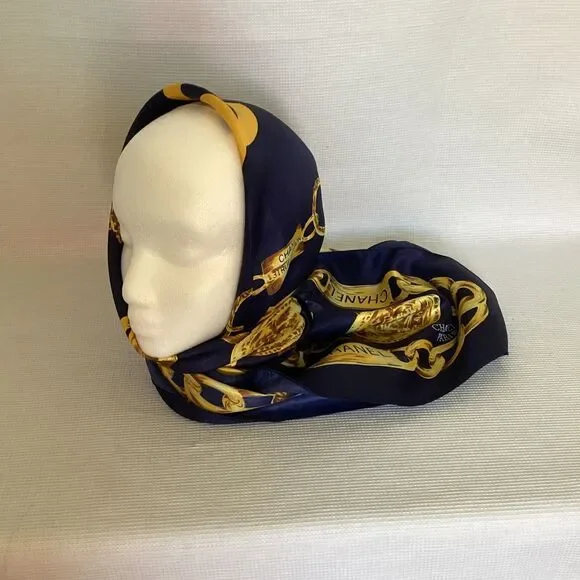 Vintage 90s scarf Navy with Gold Chain design 34-inch square - Picture 8 of 9